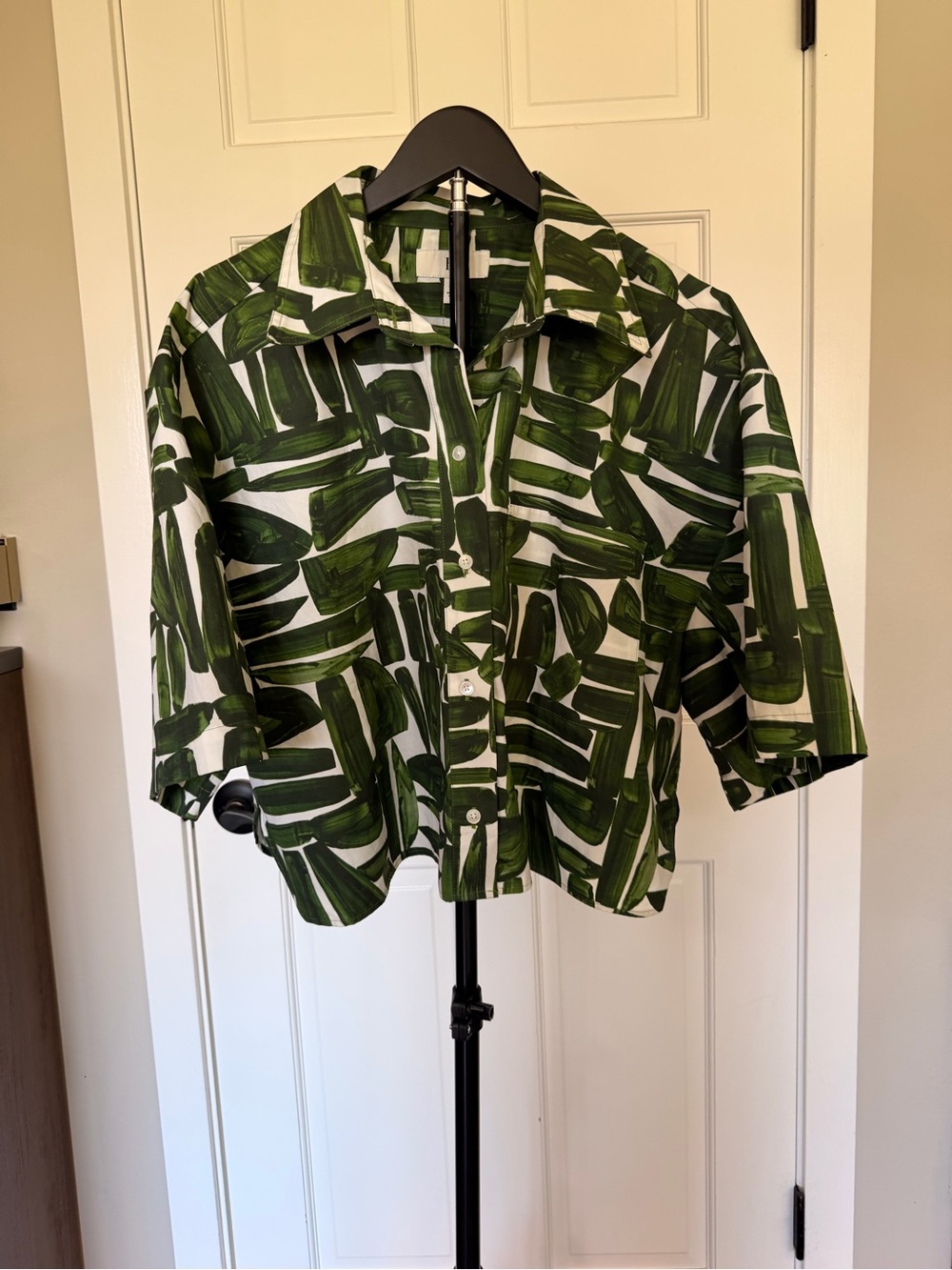 Banana Republic Green Brushstroke Boxy Cropped Button-Up Shirt - Picture 7 of 14